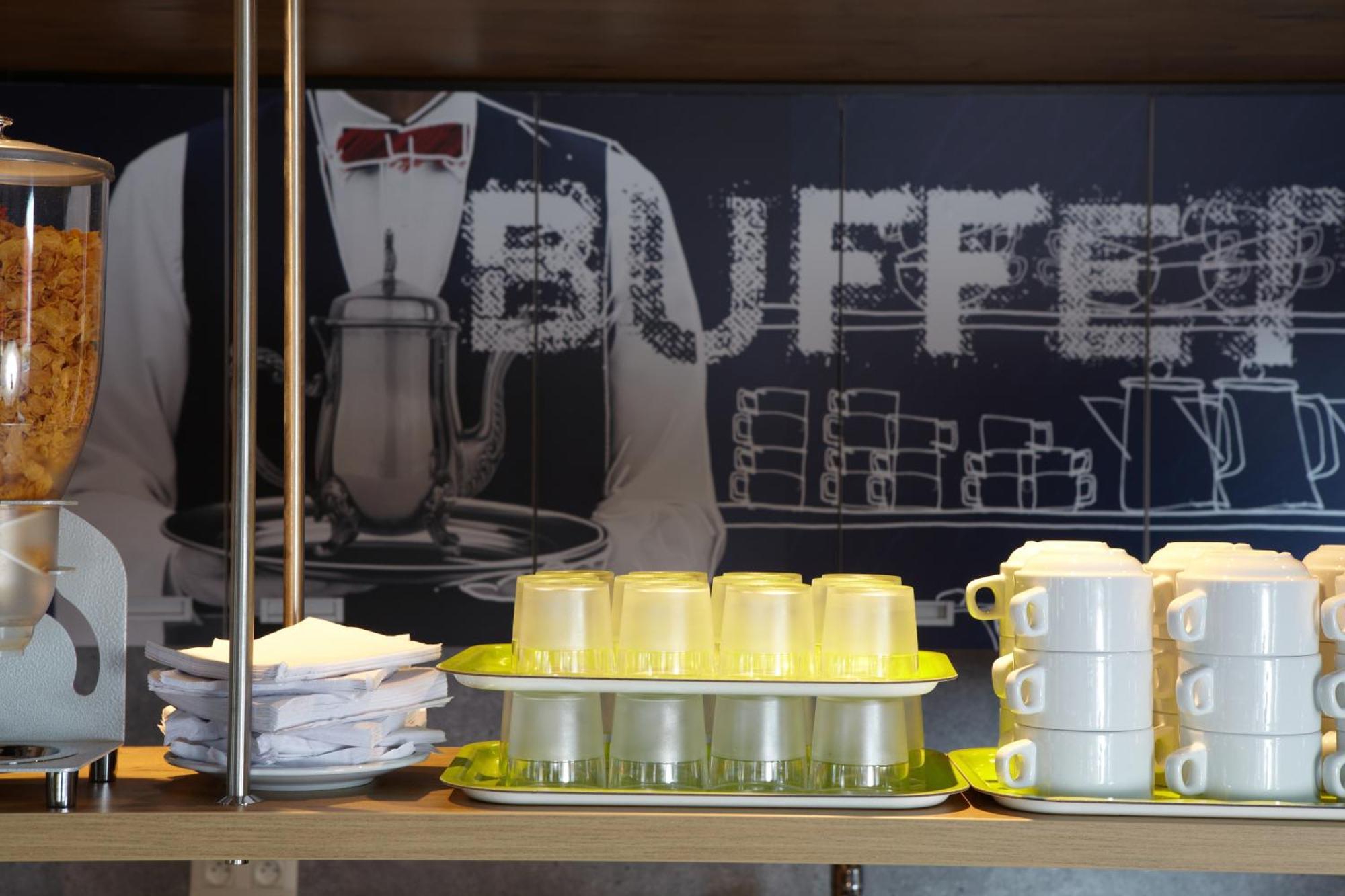 Ibis Budget Pontarlier Esterno foto